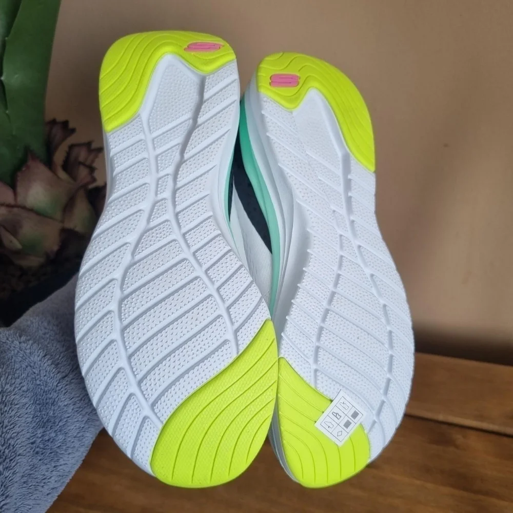 Skechers ultra groove memory foam trainers. Uk 5 bnwt - Picture 4 of 4